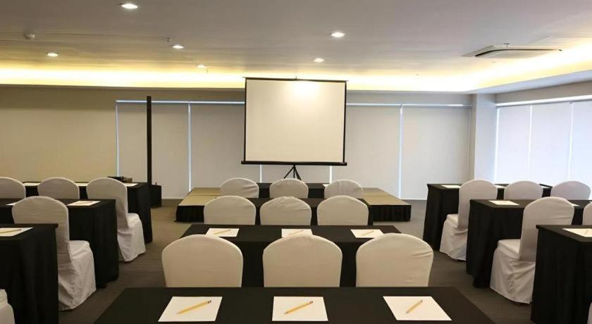 Sequoia Hotel Quezon City Exterior photo